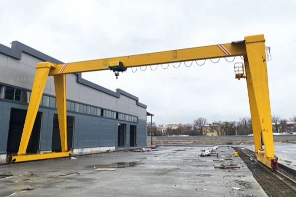 Grúa pórtico con polipasto eléctrico tipo caja